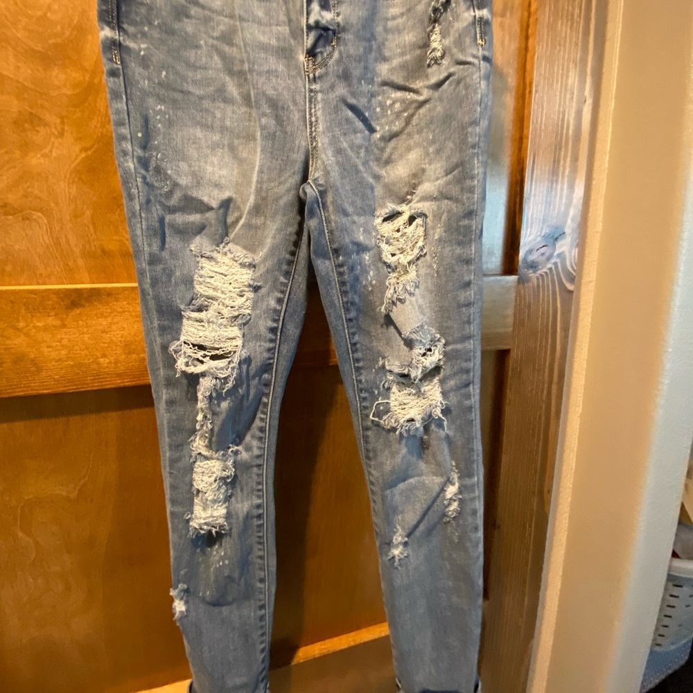 Judy blue  medium wash bleach splatted distresses jeans